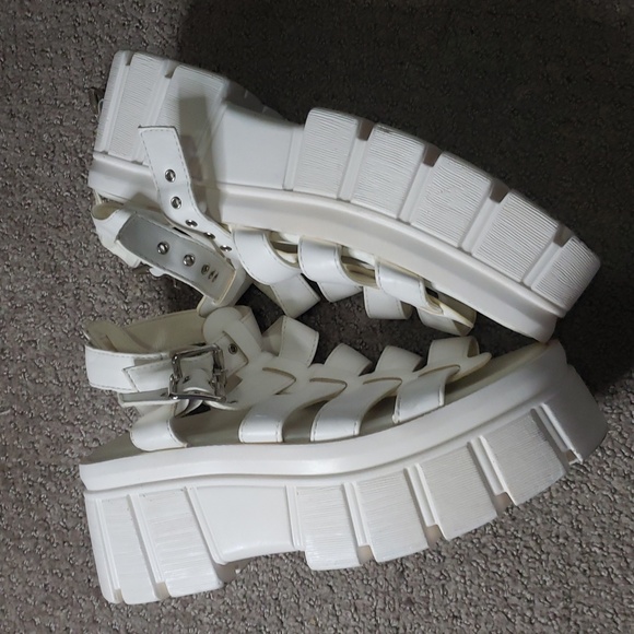 Nasty Gal t-strap platform sandals white size 9 - Picture 3 of 6